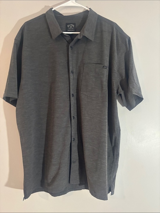 Billabong Other - Billabong Men's Short-Sleeve Button-Down Shirt - Charcoal Gray
